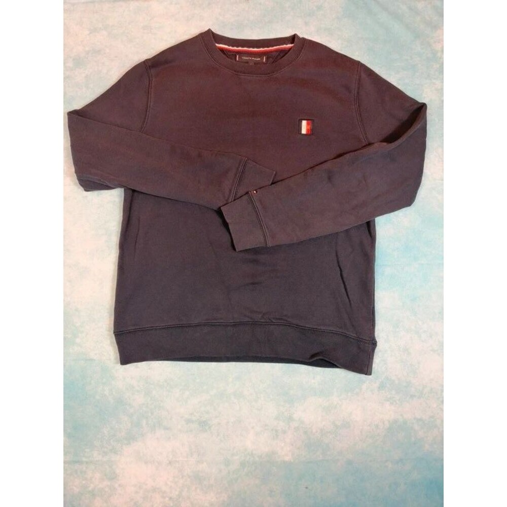 Tommy Hilfiger Men’s Large Navy Crewneck Sweatshirt TH Chest Patch Pullover